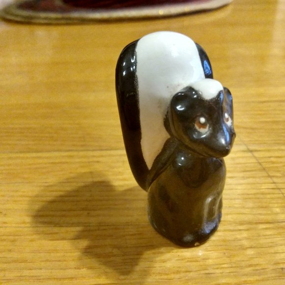 Vintage Small Skunk Figurine 2" - Picture 1 of 9